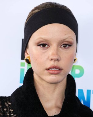 Mia Goth wearing John Galliano FW98 RTW arrives at the 2023 Film Independent Spirit Awards held at the Santa Monica Beach on March 4, 2023 in Santa Monica, Los Angeles, California, United States. 
