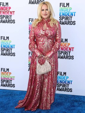 Patricia Arquette arrives at the 2023 Film Independent Spirit Awards held at the Santa Monica Beach on March 4, 2023 in Santa Monica, Los Angeles, California, United States. 