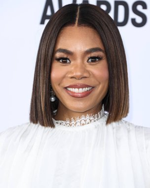 Regina Hall wearing Andrew Kwon, Irene Neurwith jewelry, a Tyler Ellis bag and Alexandre Birman shoes arrives at the 2023 Film Independent Spirit Awards held at the Santa Monica Beach on March 4, 2023 in Santa Monica, Los Angeles, California, USA
