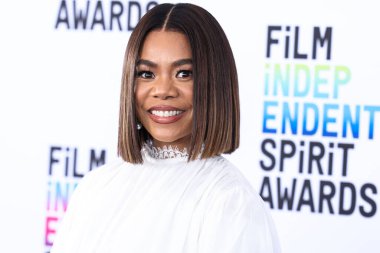 Regina Hall wearing Andrew Kwon, Irene Neurwith jewelry, a Tyler Ellis bag and Alexandre Birman shoes arrives at the 2023 Film Independent Spirit Awards held at the Santa Monica Beach on March 4, 2023 in Santa Monica, Los Angeles, California, USA
