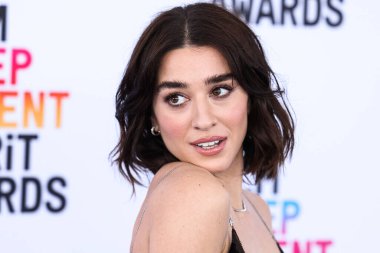 Simona Tabasco, 4 Mart 2023 'te Santa Monica Sahili' nde düzenlenen 2023 Film Bağımsız Ruh Ödülleri 'ne ulaştı..