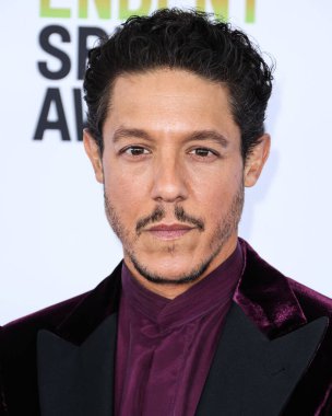 Theo Rossi arrives at the 2023 Film Independent Spirit Awards held at the Santa Monica Beach on March 4, 2023 in Santa Monica, Los Angeles, California, United States.