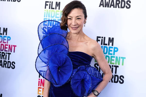 Michelle Yeoh Wearing Gucci Dress Arrives 2023 Film Independent Spirit — Stock Photo, Image