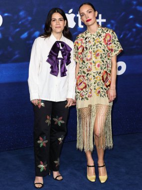 Abbi Jacobson ve Jodi Balfour, 7 Mart 2023 'te Westwood, Los Angeles, Kaliforniya, ABD' deki Regency Village Theatre 'da düzenlenen Apple TV +' s Original Series 'Ted Lasso' nun 3. sezonuna geldiler.. 