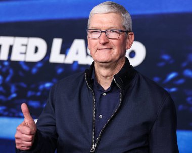 Apple 'ın İcra Kurulu Başkanı Tim Cook, 7 Mart 2023' te Westwood, Los Angeles, Kaliforniya, ABD 'deki Regency Village Theatre' da düzenlenen Apple TV + 's Original Series' Ted Lasso 'nun 3. sezonuna geliyor..