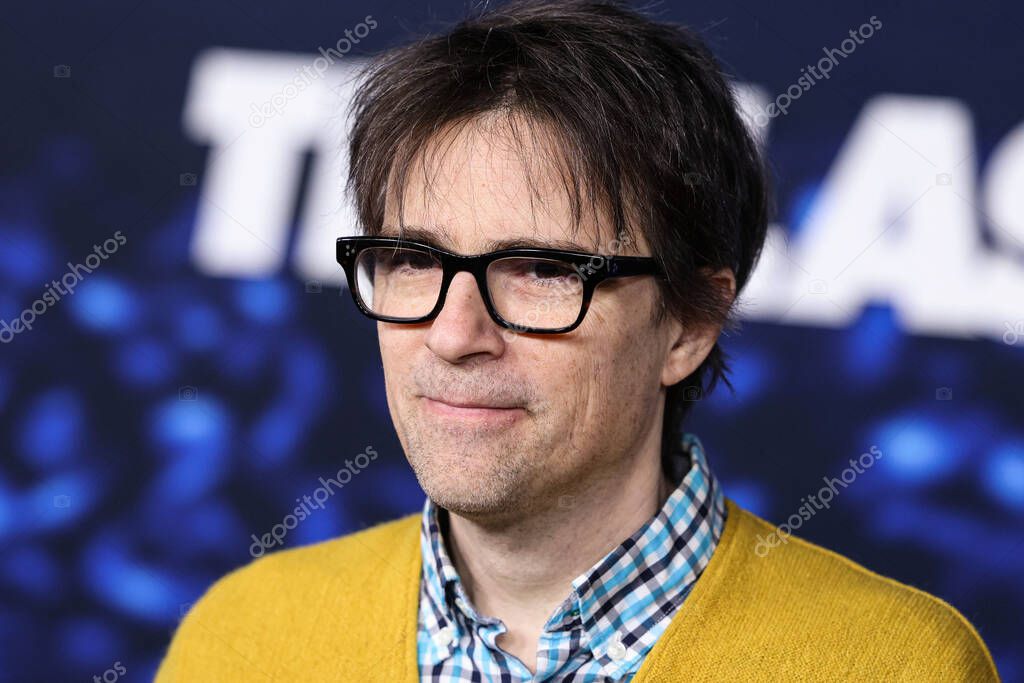 Rivers Cuomo llega al estreno en Los Ángeles de la serie original de