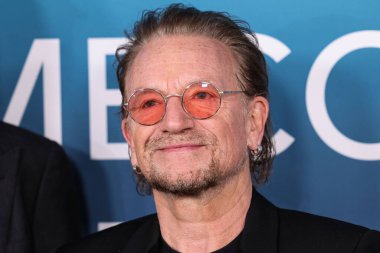İrlandalı şarkıcı-söz yazarı ve hayırsever Bono (Paul David Hewson), 8 Mart 2023 'te Orpheum Tiyatrosu' nda düzenlenen Los Angeles Müzik Doku-Özel 'Bono & The Edge: A kind of Homecoming' e gelir.