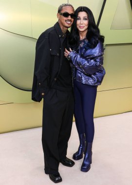Alexander Edwards ve Cher, 9 Mart 2023 'te Amerika Birleşik Devletleri' nin Los Angeles eyaletinin Batı Hollywood şehrinde düzenlenen Versace Fall / Winter 2023 Moda Show 'a geldiler..