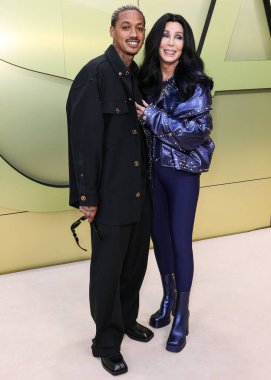 Alexander Edwards ve Cher, 9 Mart 2023 'te Amerika Birleşik Devletleri' nin Los Angeles eyaletinin Batı Hollywood şehrinde düzenlenen Versace Fall / Winter 2023 Moda Show 'a geldiler..