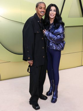 Alexander Edwards ve Cher, 9 Mart 2023 'te Amerika Birleşik Devletleri' nin Los Angeles eyaletinin Batı Hollywood şehrinde düzenlenen Versace Fall / Winter 2023 Moda Show 'a geldiler..