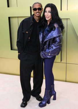 Alexander Edwards ve Cher, 9 Mart 2023 'te Amerika Birleşik Devletleri' nin Los Angeles eyaletinin Batı Hollywood şehrinde düzenlenen Versace Fall / Winter 2023 Moda Show 'a geldiler..