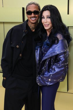 Alexander Edwards ve Cher, 9 Mart 2023 'te Amerika Birleşik Devletleri' nin Los Angeles eyaletinin Batı Hollywood şehrinde düzenlenen Versace Fall / Winter 2023 Moda Show 'a geldiler..