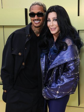 Alexander Edwards ve Cher, 9 Mart 2023 'te Amerika Birleşik Devletleri' nin Los Angeles eyaletinin Batı Hollywood şehrinde düzenlenen Versace Fall / Winter 2023 Moda Show 'a geldiler..