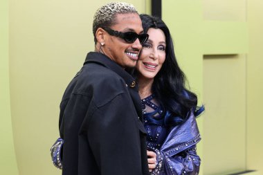 Alexander Edwards ve Cher, 9 Mart 2023 'te Amerika Birleşik Devletleri' nin Los Angeles eyaletinin Batı Hollywood şehrinde düzenlenen Versace Fall / Winter 2023 Moda Show 'a geldiler..