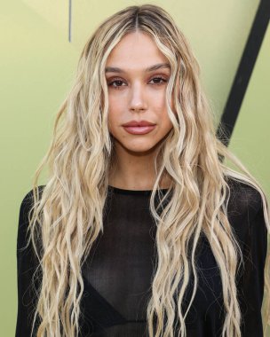 Amerikalı medya mensubu Alexis Ren, 9 Mart 2023 tarihinde Batı Hollywood, Los Angeles, Kaliforniya, ABD 'deki Pasifik Tasarım Merkezi' nde düzenlenen Versace Fall / Winter 2023 Moda Show 'a geldi.. 