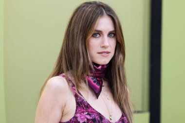 Amerikalı aktris Allison Williams, 9 Mart 2023 'te Amerika Birleşik Devletleri' nin Los Angeles eyaletinin Batı Hollywood şehrinde düzenlenen Versace Fall / Winter 2023 Moda Show 'a geldi.. 