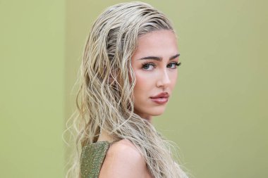 Delilah Belle Hamlin, 9 Mart 2023 'te Amerika Birleşik Devletleri' nin Los Angeles eyaletinin Batı Hollywood şehrinde düzenlenen Versace Güz / Kış Moda Şovu 'na geldi.. 