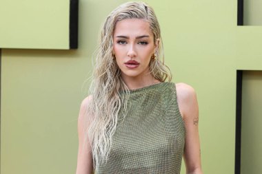 Delilah Belle Hamlin, 9 Mart 2023 'te Amerika Birleşik Devletleri' nin Los Angeles eyaletinin Batı Hollywood şehrinde düzenlenen Versace Güz / Kış Moda Şovu 'na geldi.. 