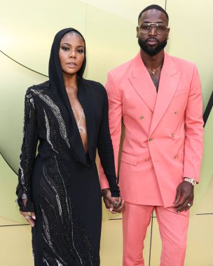 Gabrielle Union ve kocası Dwyane Wade, 9 Mart 2023 'te Batı Hollywood, Los Angeles, Kaliforniya, ABD' deki Pasifik Tasarım Merkezi 'nde düzenlenen Versace Güz / Kış Moda Şovu' na geldiler.. 