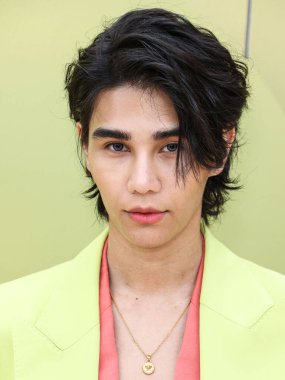 Jeff Satur, 9 Mart 2023 tarihinde Batı Hollywood, Los Angeles, Kaliforniya, ABD 'deki Pasifik Tasarım Merkezi' nde düzenlenen Versace Güz / Kış Moda Şovu 'na geldi.. 