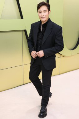 Güney Koreli aktör Lee Byung-hun, 9 Mart 2023 tarihinde Batı Hollywood, Los Angeles, Kaliforniya, ABD 'de düzenlenen Versace Fall / Winter Moda Show' a geldi.. 