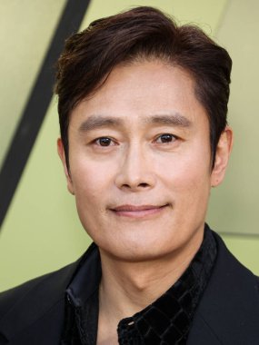 Güney Koreli aktör Lee Byung-hun, 9 Mart 2023 tarihinde Batı Hollywood, Los Angeles, Kaliforniya, ABD 'de düzenlenen Versace Fall / Winter Moda Show' a geldi.. 