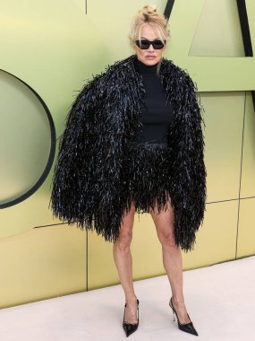 Kanadalı-Amerikalı aktris, model ve medya kişiliği Pamela Anderson, 9 Mart 2023 'te Batı Hollywood, Los Angeles, Kaliforniya, ABD' deki Pasifik Tasarım Merkezi 'nde düzenlenen Versace Sonbahar / Kış 2023 Moda Şovu' na geldi..