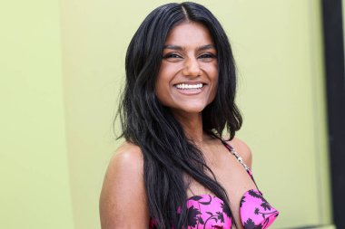 İngiliz aktris Simone Ashley, 9 Mart 2023 'te Batı Hollywood, Los Angeles, Kaliforniya' da düzenlenen Versace Güz / Kış Moda Şovu 'na geldi..