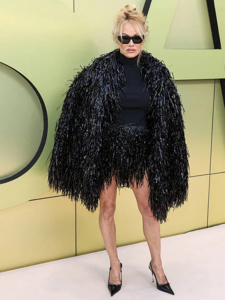 Kanadalı-Amerikalı aktris, model ve medya kişiliği Pamela Anderson, 9 Mart 2023 'te Batı Hollywood, Los Angeles, Kaliforniya, ABD' deki Pasifik Tasarım Merkezi 'nde düzenlenen Versace Sonbahar / Kış 2023 Moda Şovu' na geldi..