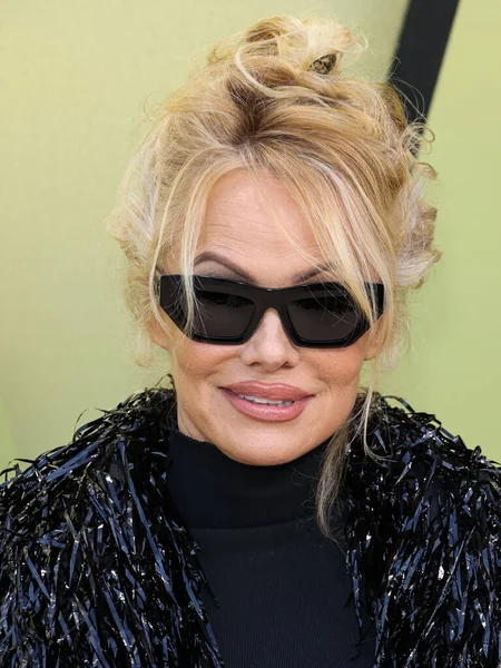 Kanadalı-Amerikalı aktris, model ve medya kişiliği Pamela Anderson, 9 Mart 2023 'te Batı Hollywood, Los Angeles, Kaliforniya, ABD' deki Pasifik Tasarım Merkezi 'nde düzenlenen Versace Sonbahar / Kış 2023 Moda Şovu' na geldi..