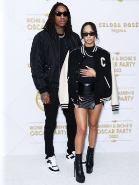 Amerikalı rapçi Wiz Khalifa (Cameron Jibril Thomaz) ve kız arkadaşı Aimee Aguilar, 10 Mart 2023 tarihinde Bel Air, Los Angeles, Kaliforniya, ABD 'de düzenlenen Darren Dzienciol ve Richie Akiva Oscar Partisi' ne geldiler.. 