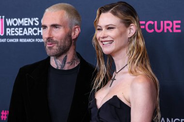 Amerikalı pop rock grubu Maroon 5 'tan Amerikalı şarkıcı ve söz yazarı Adam Levine ve eşi / Namibyalı model Behati Prinsloo, ABD' nin Beverly Wilshire kentinde düzenlenen The Women 's Cancer Research Fund' s An Unforgetable Evening Benefit Gala 2023 'e geldiler.