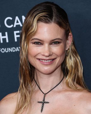 Namibyalı model Behati Prinsloo, 16 Mart 2023 'te Beverly Wilshire, A Four Seasons Hotel' de düzenlenen Kadın Kanser Araştırmaları Fonu 'nun Unutulmaz Akşam Yardım Galası 2023' e geldi.. 