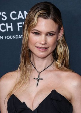Namibyalı model Behati Prinsloo, 16 Mart 2023 'te Beverly Wilshire, A Four Seasons Hotel' de düzenlenen Kadın Kanser Araştırmaları Fonu 'nun Unutulmaz Akşam Yardım Galası 2023' e geldi.. 