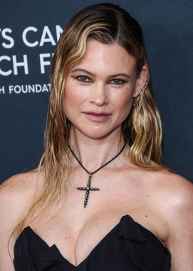 Namibyalı model Behati Prinsloo, 16 Mart 2023 'te Beverly Wilshire, A Four Seasons Hotel' de düzenlenen Kadın Kanser Araştırmaları Fonu 'nun Unutulmaz Akşam Yardım Galası 2023' e geldi.. 
