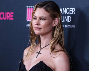 Namibyalı model Behati Prinsloo, 16 Mart 2023 'te Beverly Wilshire, A Four Seasons Hotel' de düzenlenen Kadın Kanser Araştırmaları Fonu 'nun Unutulmaz Akşam Yardım Galası 2023' e geldi.. 
