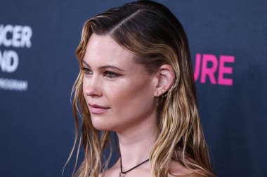 Namibyalı model Behati Prinsloo, 16 Mart 2023 'te Beverly Wilshire, A Four Seasons Hotel' de düzenlenen Kadın Kanser Araştırmaları Fonu 'nun Unutulmaz Akşam Yardım Galası 2023' e geldi.. 
