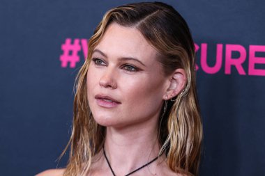 Namibyalı model Behati Prinsloo, 16 Mart 2023 'te Beverly Wilshire, A Four Seasons Hotel' de düzenlenen Kadın Kanser Araştırmaları Fonu 'nun Unutulmaz Akşam Yardım Galası 2023' e geldi.. 
