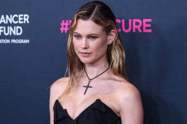 Namibyalı model Behati Prinsloo, 16 Mart 2023 'te Beverly Wilshire, A Four Seasons Hotel' de düzenlenen Kadın Kanser Araştırmaları Fonu 'nun Unutulmaz Akşam Yardım Galası 2023' e geldi.. 