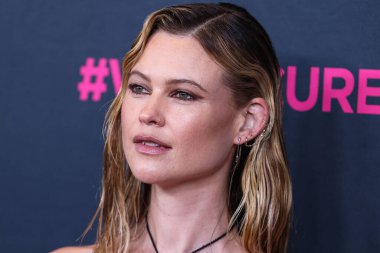 Namibyalı model Behati Prinsloo, 16 Mart 2023 'te Beverly Wilshire, A Four Seasons Hotel' de düzenlenen Kadın Kanser Araştırmaları Fonu 'nun Unutulmaz Akşam Yardım Galası 2023' e geldi.. 