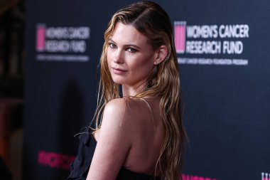 Namibyalı model Behati Prinsloo, 16 Mart 2023 'te Beverly Wilshire, A Four Seasons Hotel' de düzenlenen Kadın Kanser Araştırmaları Fonu 'nun Unutulmaz Akşam Yardım Galası 2023' e geldi.. 