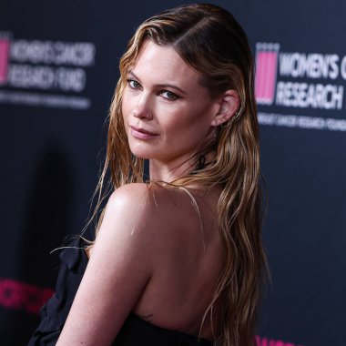 Namibyalı model Behati Prinsloo, 16 Mart 2023 'te Beverly Wilshire, A Four Seasons Hotel' de düzenlenen Kadın Kanser Araştırmaları Fonu 'nun Unutulmaz Akşam Yardım Galası 2023' e geldi.. 