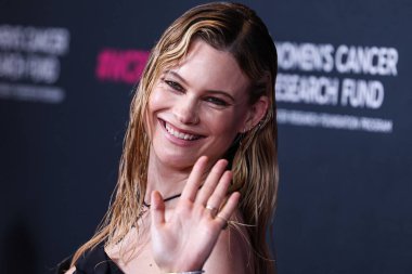 Namibyalı model Behati Prinsloo, 16 Mart 2023 'te Beverly Wilshire, A Four Seasons Hotel' de düzenlenen Kadın Kanser Araştırmaları Fonu 'nun Unutulmaz Akşam Yardım Galası 2023' e geldi.. 