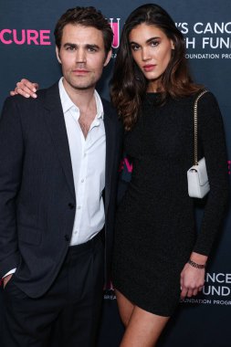 Amerikalı aktör, yönetmen ve yapımcı Paul Wesley ve Natalie Kuckenburg, 16 Mart 2023 'te Beverly Wilshire, A Four Seasons Hotel, Beverly Hills, ABD' deki Kadın Kanser Araştırma Fonu 'nun Unutulmaz Akşam Yardım Galası 2023' e geldiler.