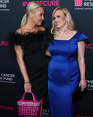 Ramona Agruma ve kız arkadaşı / Avustralyalı aktris Rebel Wilson, Beverly Wilshire, Los Angeles, ABD 'deki A Four Seasons Hotel' de düzenlenen Kadın Kanser Araştırma Fonu 'nun Unutulmaz Akşam Yardım Galası 2023' e geldiler.