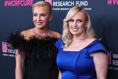 Ramona Agruma ve kız arkadaşı / Avustralyalı aktris Rebel Wilson, Beverly Wilshire, Los Angeles, ABD 'deki A Four Seasons Hotel' de düzenlenen Kadın Kanser Araştırma Fonu 'nun Unutulmaz Akşam Yardım Galası 2023' e geldiler.