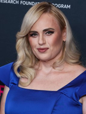 Avustralyalı aktris, komedyen, şarkıcı, şarkıcı ve yapımcı Rebel Wilson, 16 Mart 2023 'te Beverly Wilshire, A Four Seasons Hotel, Beverly Hills, LA, ABD' deki Kadın Kanser Araştırma Fonu 'nun Unutulmaz Akşam Yardım Galası 2023' e geldi.