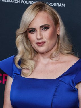 Avustralyalı aktris, komedyen, şarkıcı, şarkıcı ve yapımcı Rebel Wilson, 16 Mart 2023 'te Beverly Wilshire, A Four Seasons Hotel, Beverly Hills, LA, ABD' deki Kadın Kanser Araştırma Fonu 'nun Unutulmaz Akşam Yardım Galası 2023' e geldi.