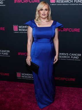 Avustralyalı aktris, komedyen, şarkıcı, şarkıcı ve yapımcı Rebel Wilson, 16 Mart 2023 'te Beverly Wilshire, A Four Seasons Hotel, Beverly Hills, LA, ABD' deki Kadın Kanser Araştırma Fonu 'nun Unutulmaz Akşam Yardım Galası 2023' e geldi.