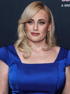 Avustralyalı aktris, komedyen, şarkıcı, şarkıcı ve yapımcı Rebel Wilson, 16 Mart 2023 'te Beverly Wilshire, A Four Seasons Hotel, Beverly Hills, LA, ABD' deki Kadın Kanser Araştırma Fonu 'nun Unutulmaz Akşam Yardım Galası 2023' e geldi.